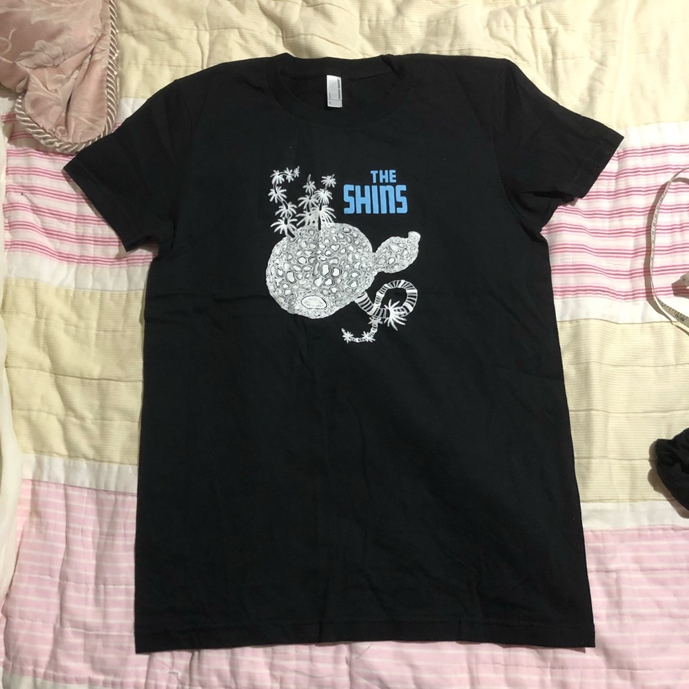 NWOT SHINS TSHIRT